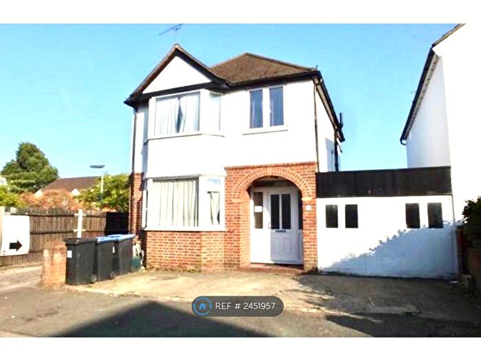 4 Bedroom Detached House To Rent In Board School Road, Woking, GU21