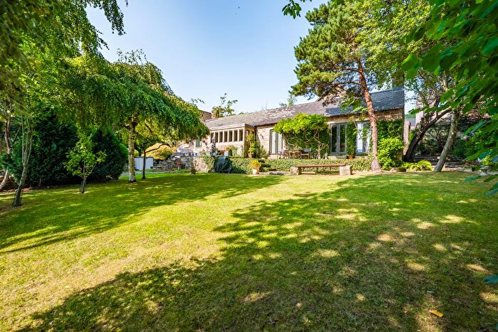 4 Bedroom Detached House For Sale In Old Hackney Lane, Hackney, DE4