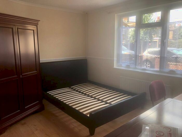 1 Bedroom Terraced House To Rent In Olive Road, London, W5