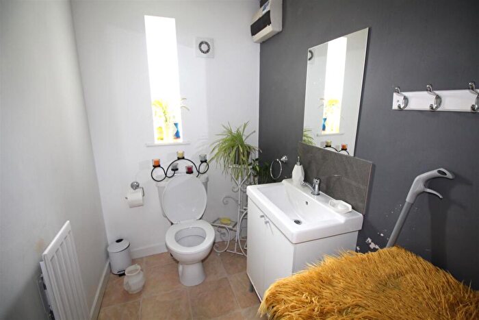3 Bedroom Semi-Detached House For Sale In Brandforth Road, Manchester, M8