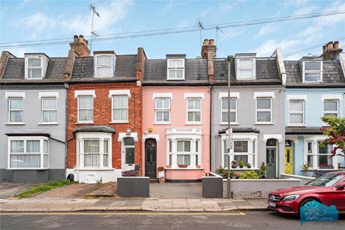 4 Bedroom House For Sale In Holly Park Road, London, N11