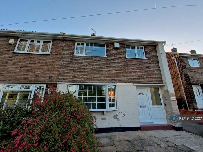 3 Bedroom Semi-Detached House To Rent In Yews Lane, Kendray, Barnsley, S70