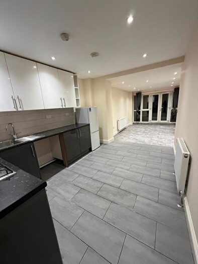 2 Bedroom Flat To Rent In Chipstead Valley Road, Coulsdon, CR5