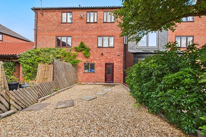 3 Bedroom Town House For Sale In Tannery Wharf, Newark, NG24