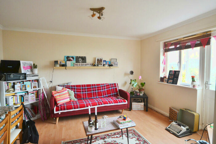 1 Bedroom Ground Flat To Rent In Semley Gate, London, E9