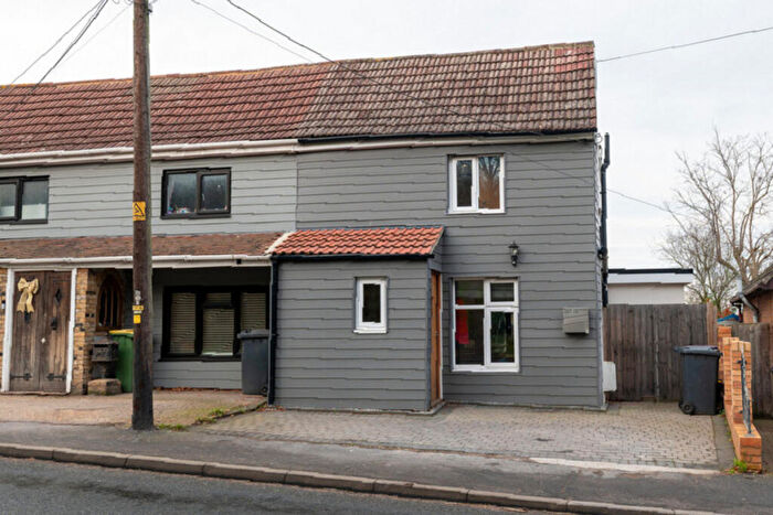 2 Bedroom Cottage For Sale In Greensward Lane, Hockley, SS5