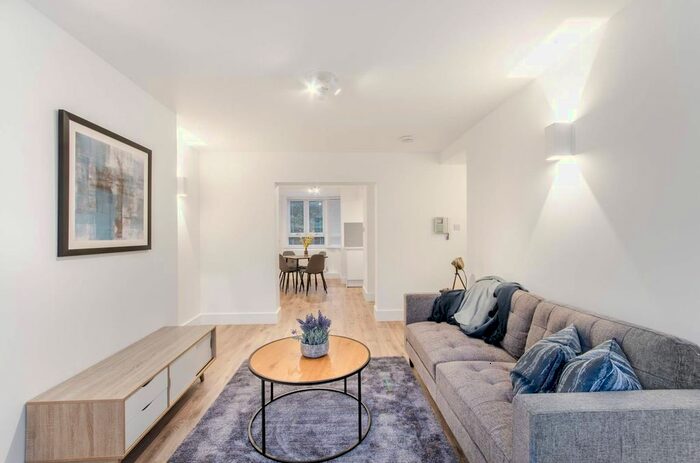 2 Bedroom Flat To Rent In Kew Bridge Court, Chiswick, London, W4