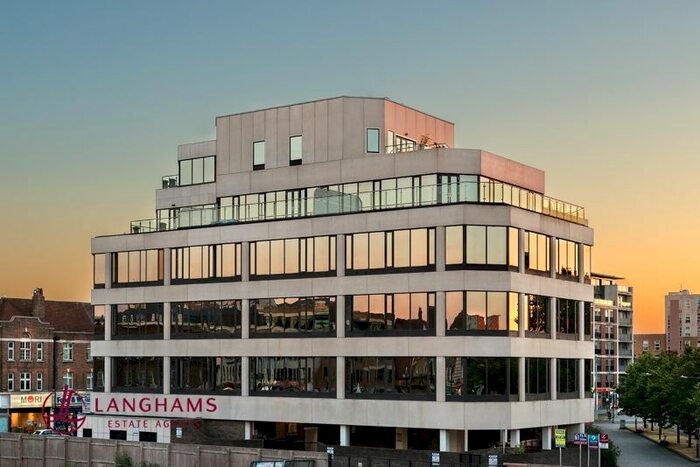 2 Bedroom Flat To Rent In High Street, Slough, SL1