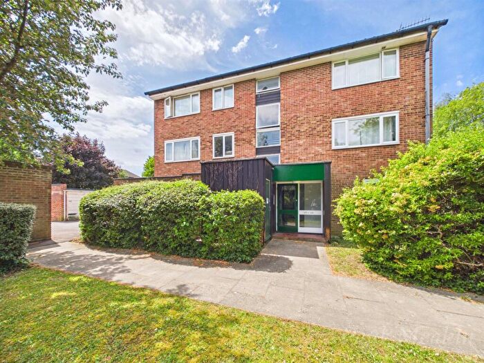 1 Bedroom Flat To Rent In Middlefields, Croydon, CR0
