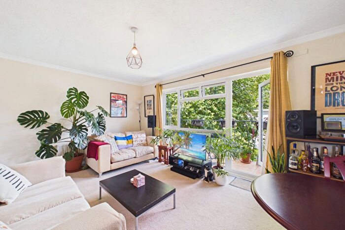 2 Bedroom Flat To Rent In Copperdale Close, Earley, Reading, Berkshire, RG6