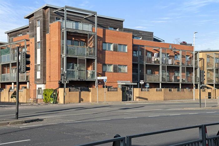 1 Bedroom Flat For Sale In Uxbridge Road, Hayes, UB4