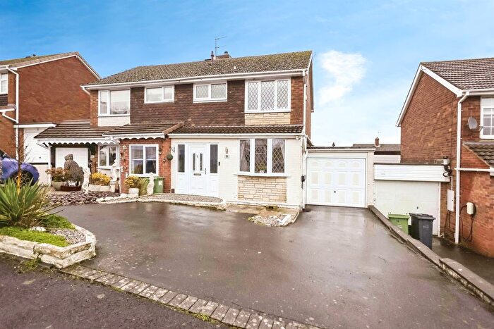 3 Bedroom Semi Detached House For Sale In Hamilton Close, Wordsley, Stourbridge, DY8