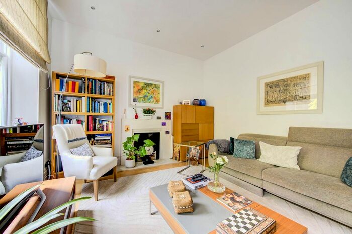 3 Bedroom Flat To Rent In Barkston Gardens, South Kensington, London, SW5