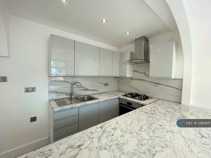 2 Bedroom Flat To Rent In Wightman Road, London, N8