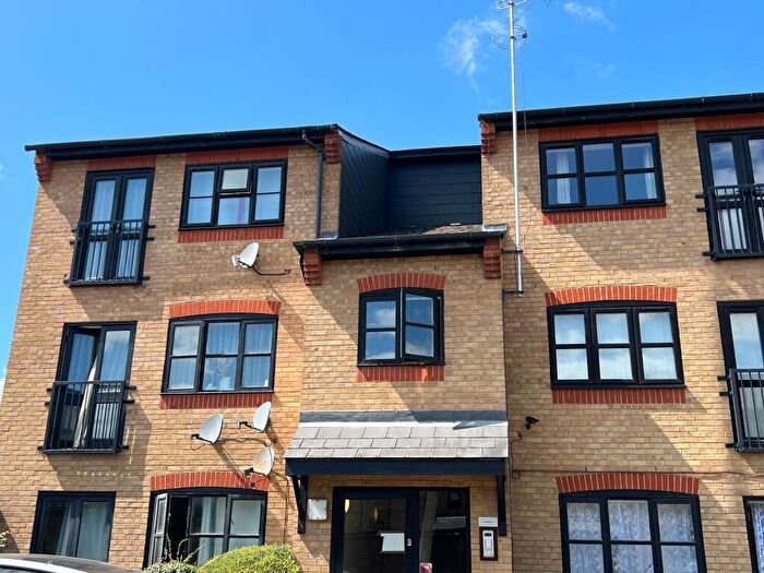 2 Bedroom Flat To Rent In Observatory Mews, E14
