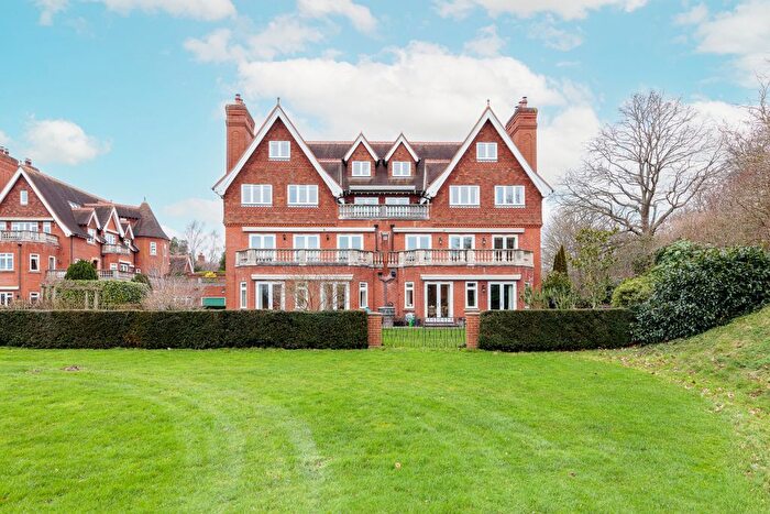 3 Bedroom Flat For Sale In Springwood Park, Tonbridge, Kent, TN11
