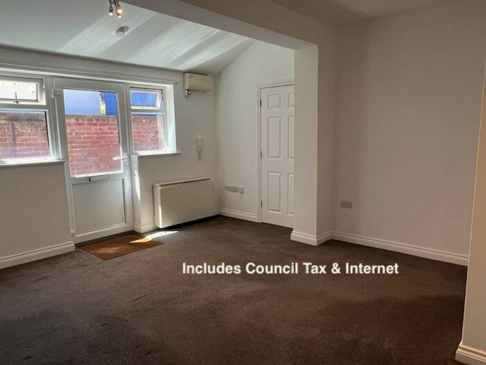 Studio To Rent In Powderham Crescent, Exeter, EX4