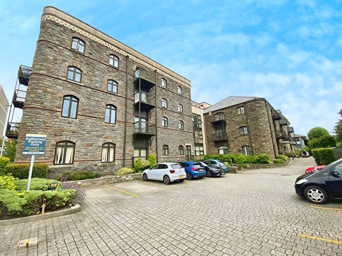 2 Bedroom Flat To Rent In Lloyd George Avenue, Cardiff, CF10
