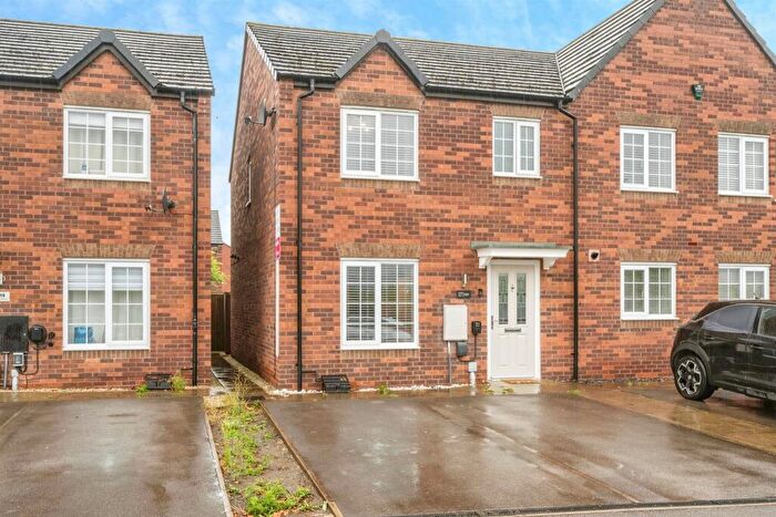 3 Bedroom Semi-Detached House For Sale In Buzzard Avenue, Mexborough, S64