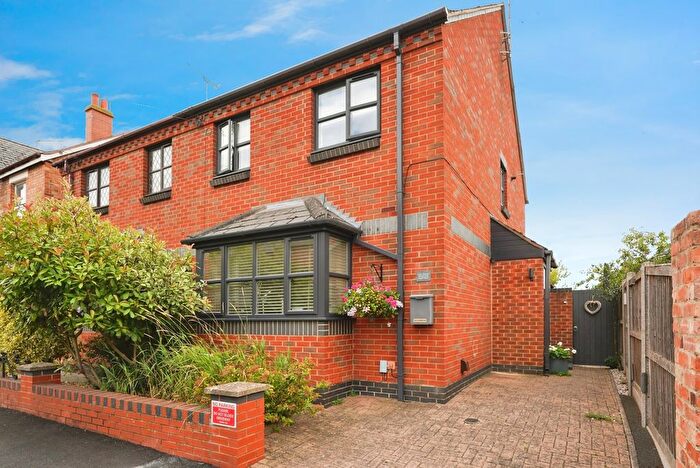 3 Bedroom Semi-detached House For Sale In Lime Street, Evesham, Worcestershire, WR11