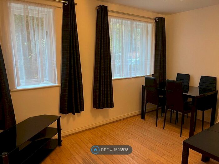 1 Bedroom Flat To Rent In Richens Close, Hounslow, TW3