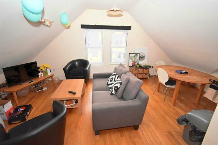 3 Bedroom Apartment To Rent In Lavender Gardens, London, SW11
