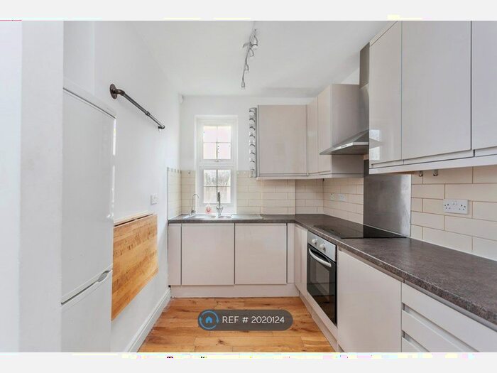 2 Bedroom Flat To Rent In The Green, London, W5