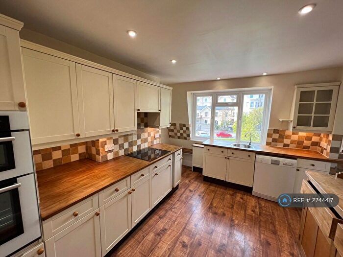 3 Bedroom Flat To Rent In Exeter Park Mansions, Bournemouth, BH2