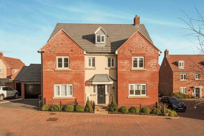 6 Bedroom Detached House To Rent In Avocet Road, Hemel Hempstead, Hertfordshire, HP3