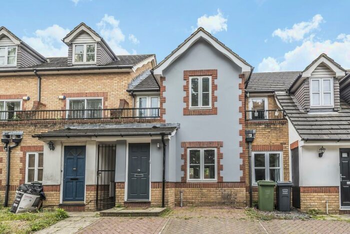 2 Bedroom Terraced House To Rent In Amblecote Meadows London, SE12