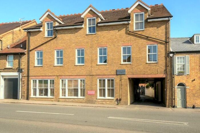 1 Bedroom Apartment To Rent In - High Street, Iver, SL0