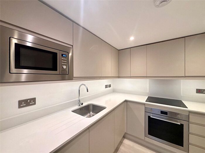 1 Bedroom Flat To Rent In Farnborough Road, Farnborough, Surrey, GU14