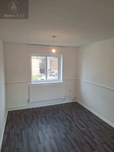 3 Bedroom Maisonette To Rent In Vincent Gardens, Nottingham, Nottinghamshire, NG7