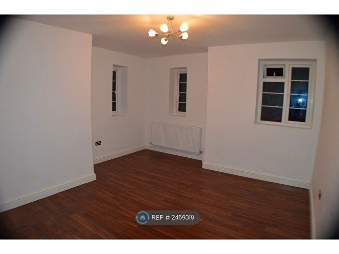 3 Bedroom Flat To Rent In Warwick Gardens, London, CR7