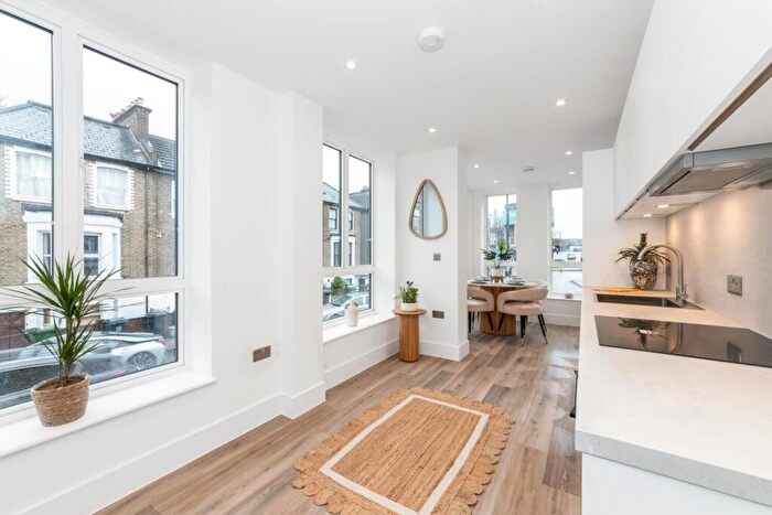 1 Bedroom Apartment For Sale In Brockley Cross, Brockley, London, SE4