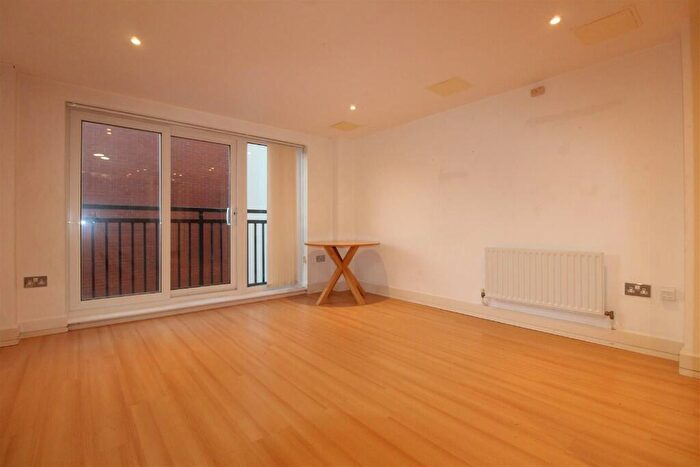 1 Bedroom Apartment For Sale In Westferry Road, London, E14