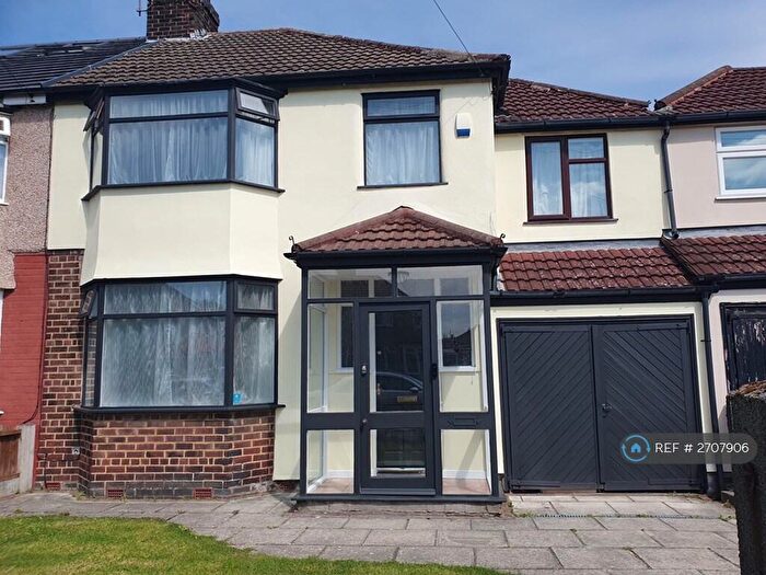 4 Bedroom Semi Detached House To Rent In Abbottshey Avenue, Liverpool, L18