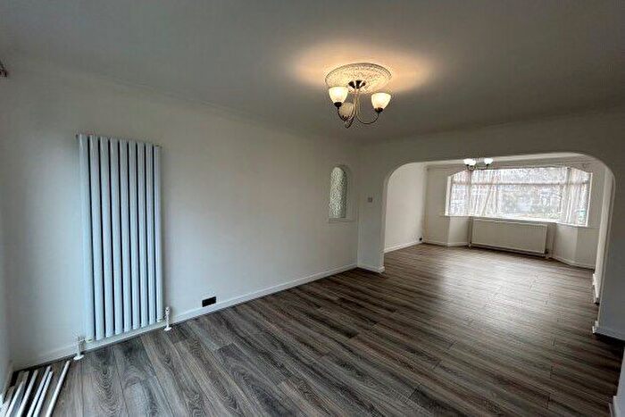 3 Bedroom Semi-Detached House To Rent In Braemar Drive, Sale, M33