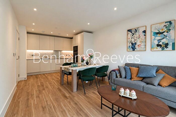 2 Bedroom Flat To Rent In Westray Drive, London, NW9