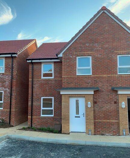 3 Bedroom Semi-Detached House To Rent In Cromwell Avenue, East Cowes, PO32