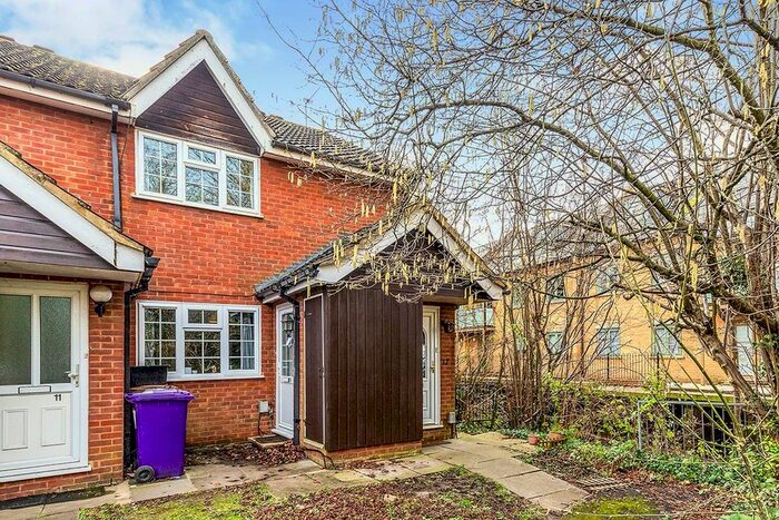 1 Bedroom Flat To Rent In Fells Close, Hitchin, Hertfordshire, SG5