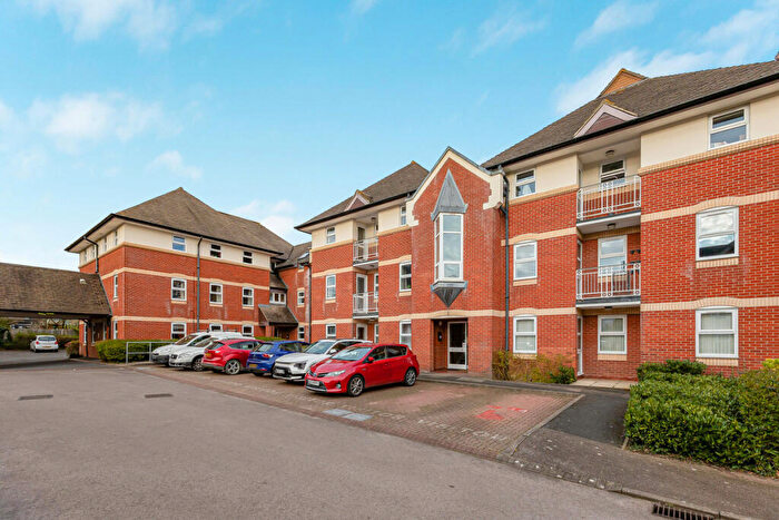 2 Bedroom Apartment For Sale In Jackman Close, Abingdon, OX14