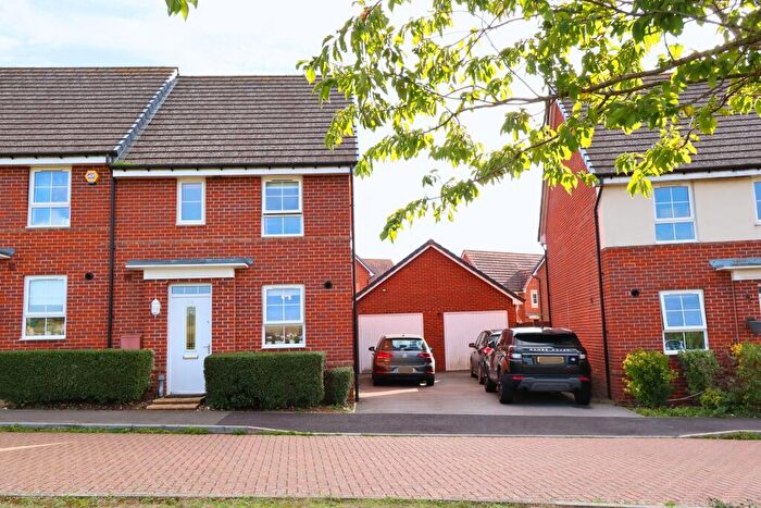 3 Bedroom House For Sale In Foxglove Way, Clanfield, PO8
