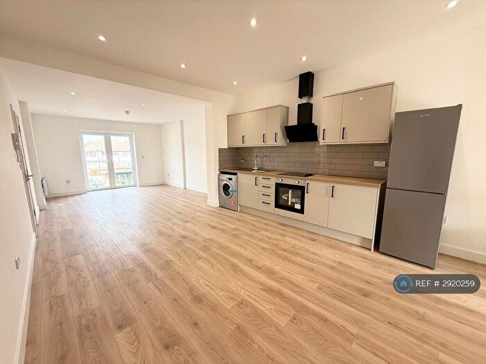 1 Bedroom Flat To Rent In Elm Parade Flats Elm Park Avenue, Hornchurch, RM12