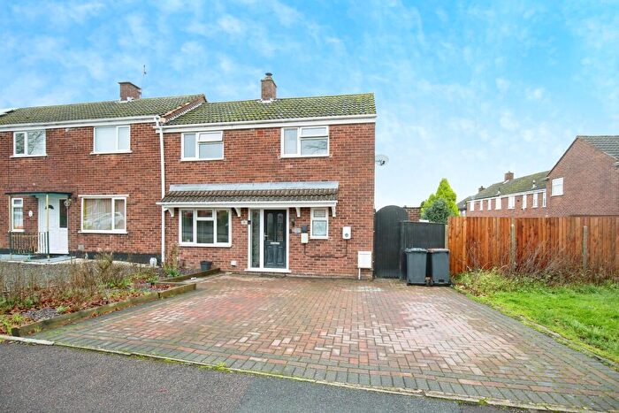 3 Bedroom Semi Detached House For Sale In Vale View, Nuneaton, CV10