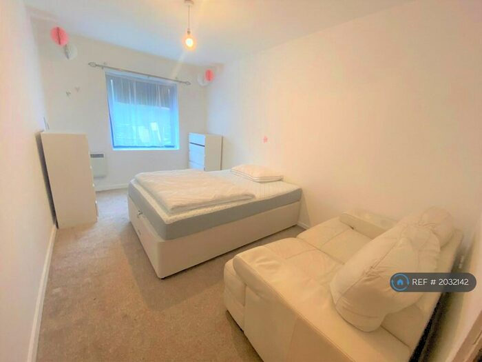 2 Bedroom Flat To Rent In Victoria Way, London, SE7