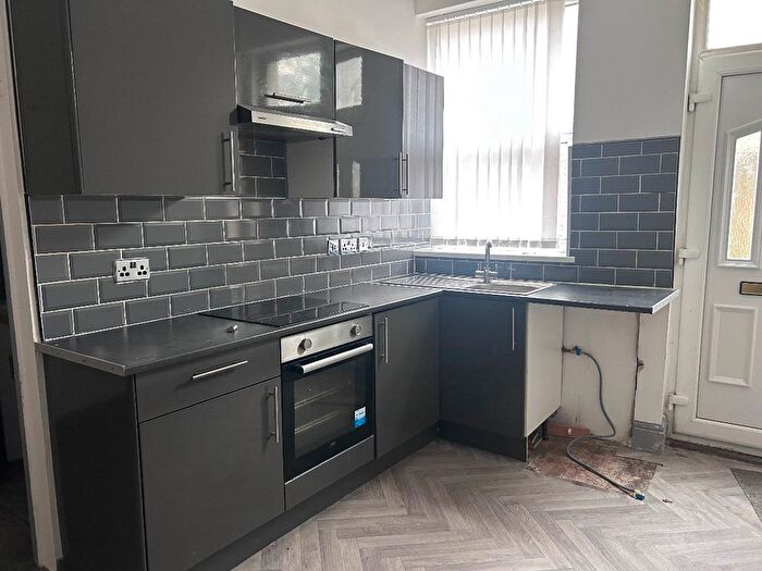 1 Bedroom Flat To Rent In Flat, South Street, Keighley, BD21