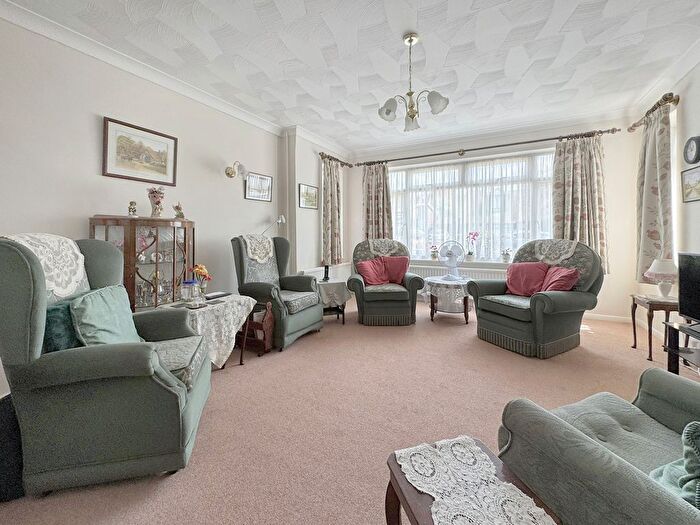 2 Bedroom Detached Bungalow For Sale In Norbury Drive, Lancing, BN15