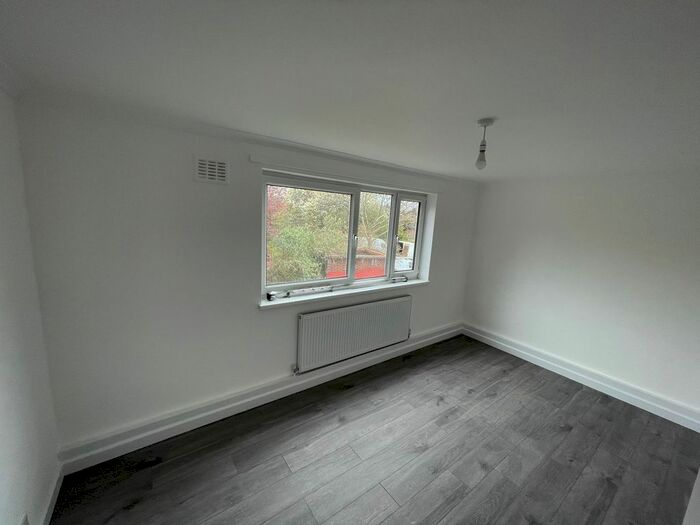 2 Bedroom Flat To Rent In Brading Crescent, London, E11