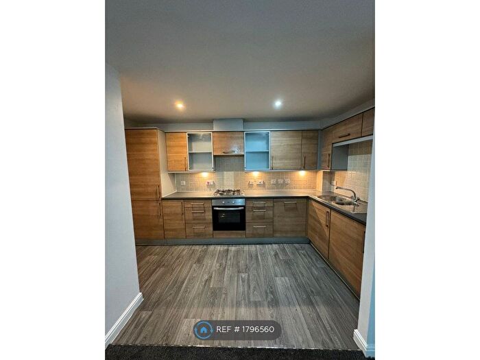 2 Bedroom Flat To Rent In Barnshaw House, Aylesbury, HP21